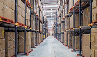 رفوف للحمولة الثقيلة المدمجـة رفوف للحمولة الثقيلة المدمجـة